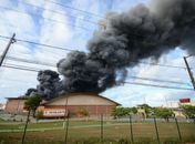 Incêndio atinge galpão da Insinuante em Salvador