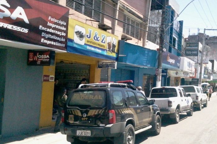 Operação apreende produtos na Rua do Sol