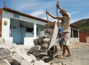 Trabalho de pavimentação em Mata Grande