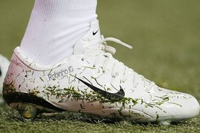 Justiça brasileira extingue ação de Robinho contra a Nike