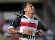 Após bons jogos Santa Cruz quer renovar com alagoano Denis Marques