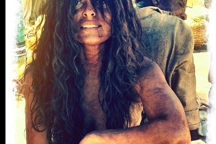 Juliana Paes posta foto caracterizada de Gabriela e toda suja