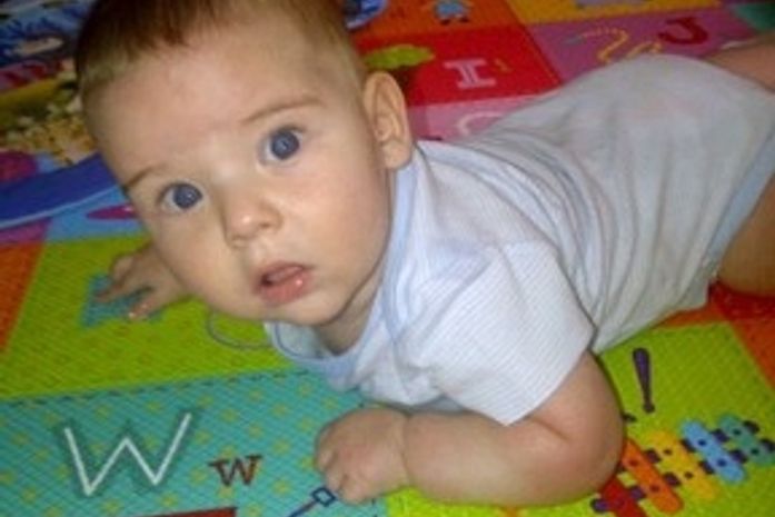 Marido de Letícia Birkheuer mostra fotos do filho em rede social