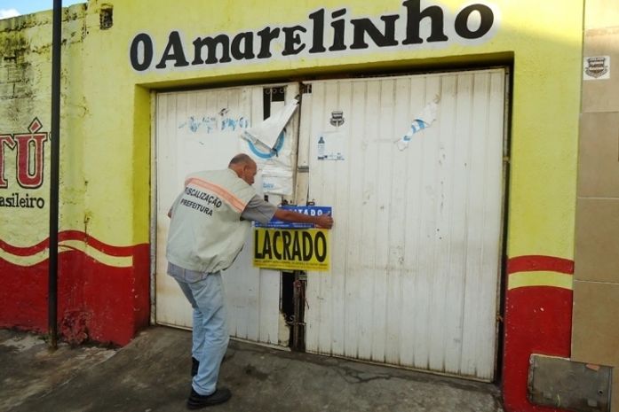 Fiscais lacram bar na Ponta Grossa