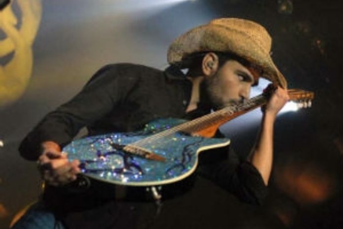 Cantor Luciano está em observação em hospital de Londrina, no Paraná