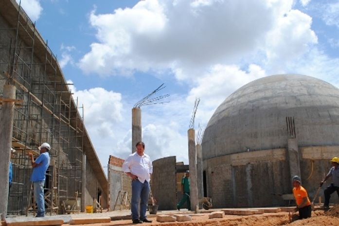 Prefeito Luciano Barbosa visita obras do Planetário