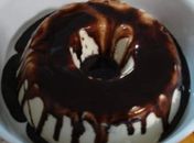 Quem resiste a um delicioso sorvete caseiro com calda?