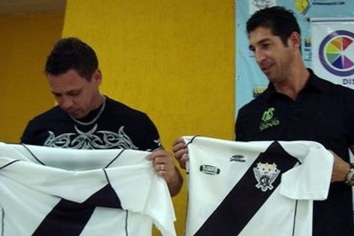 Sem holofotes, Barcelona 'genérico' apresenta Sérgio, ex-Palmeiras