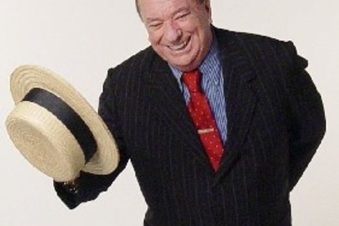 Apresentador Raul Gil é internado em São Paulo, diz jornal