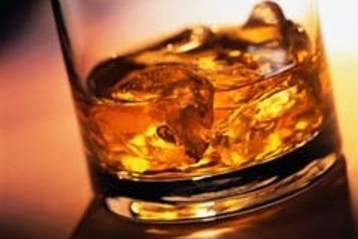 Vai beber hoje? Saiba as calorias das bebidas alcoólicas