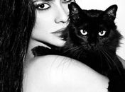 Cleo Pires, Yasmin Brunet e Fiorella Mattheis posam com bichos