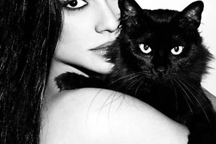 Cleo Pires, Yasmin Brunet e Fiorella Mattheis posam com bichos