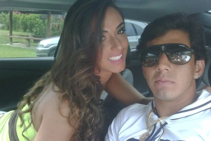 Nicole Bahls anuncia separação: 'Ele me traiu. Estou de cama', disse.