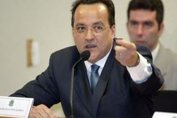 Carlinhos Cachoeira teria negociado contratação de meia do Atlético-GO