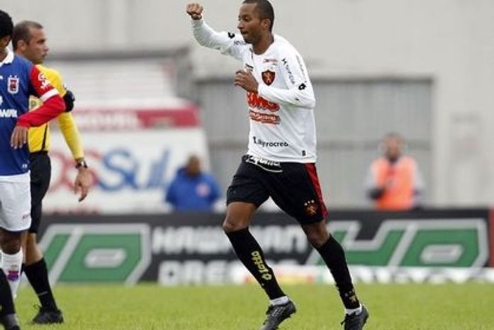 Fratura na perna tira Willians do Sport por pelo menos dois meses