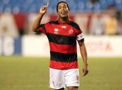 Assis garante que Ronaldinho quer ficar no Flamengo