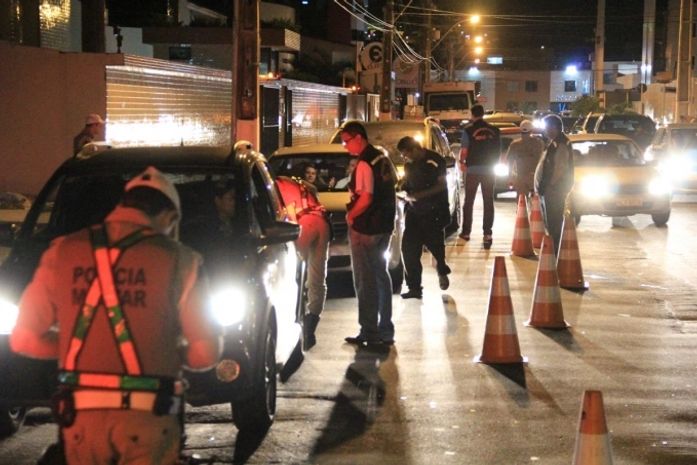 250 carros são abordados em fiscalização na capital