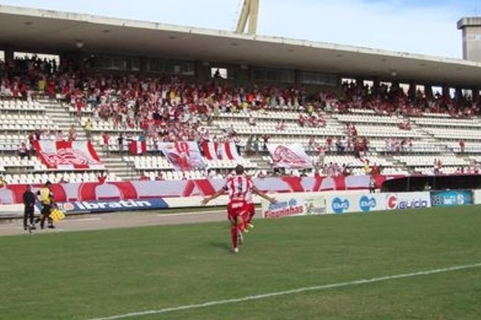 CRB toma susto, mas vence o CEO e ainda sonha com classificação