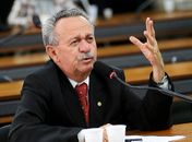 Benedito de Lira vai continuar atuando no Senado até 2018