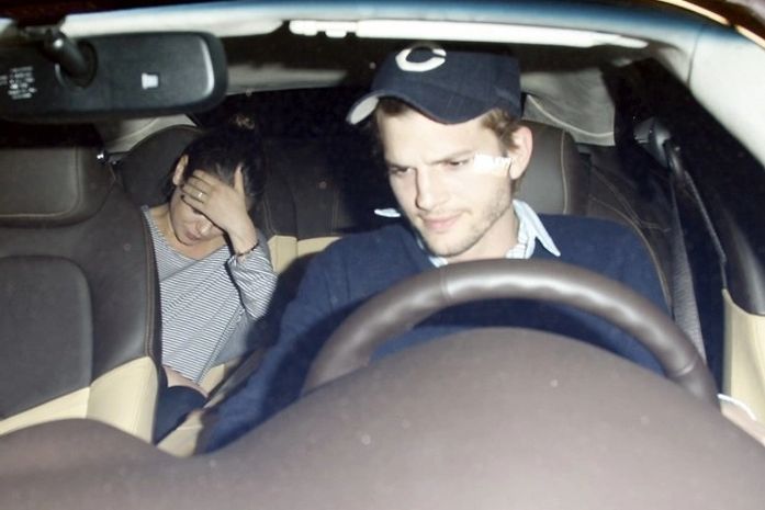 Ashton Kutcher e Mila Kunis estão namorando, diz site