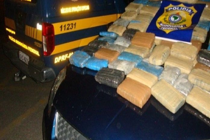Após perseguição na BR 110, PRF apreende 72,3 kg de maconha