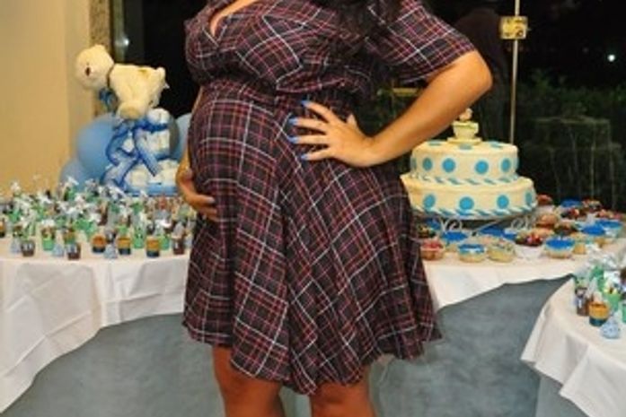 Prestes a dar à luz, ex-BBB Priscila diz no Twitter: 'Mamãe te espera ansiosa'