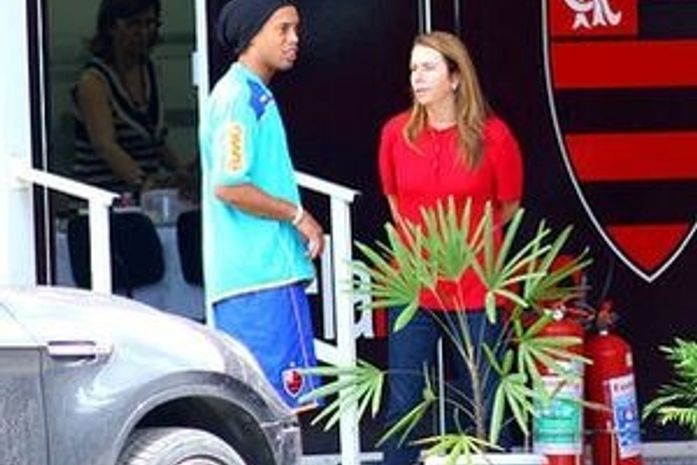 Patricia Amorim não confirma permanência de Ronaldinho