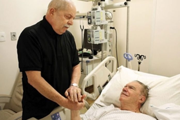 Sarney está bem, mas equipe médica restringe visitas, diz assessoria