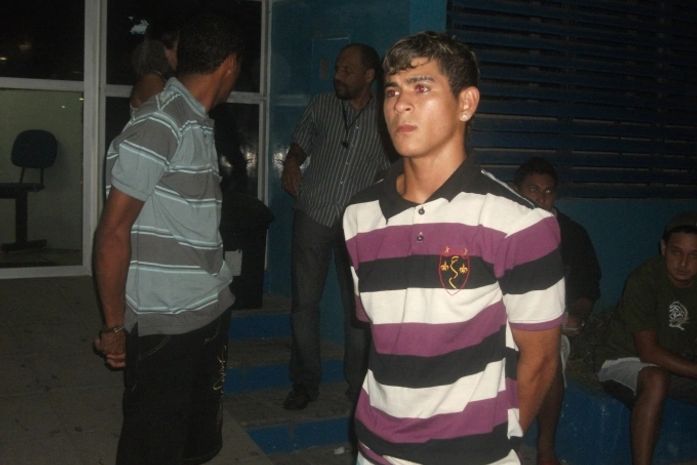 Acusado de blusa listrada