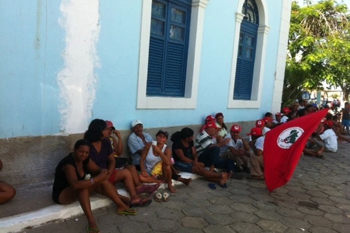 Abril Vermelho: militantes do MST ocupam Receita Federal