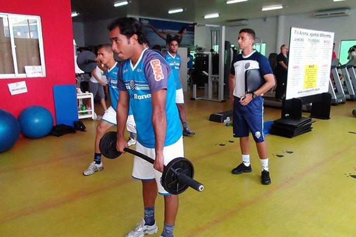 Preparador Rodrigo Albuquerque em ação pelo CSA.