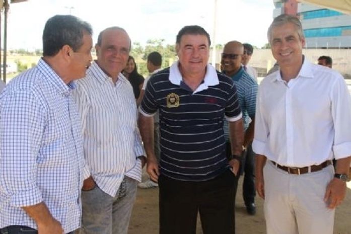 Mosart e Cicero Almeida com os empresários no canteiro da obra