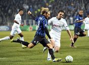 Corinthians tenta Forlán, mas preço causa desistência