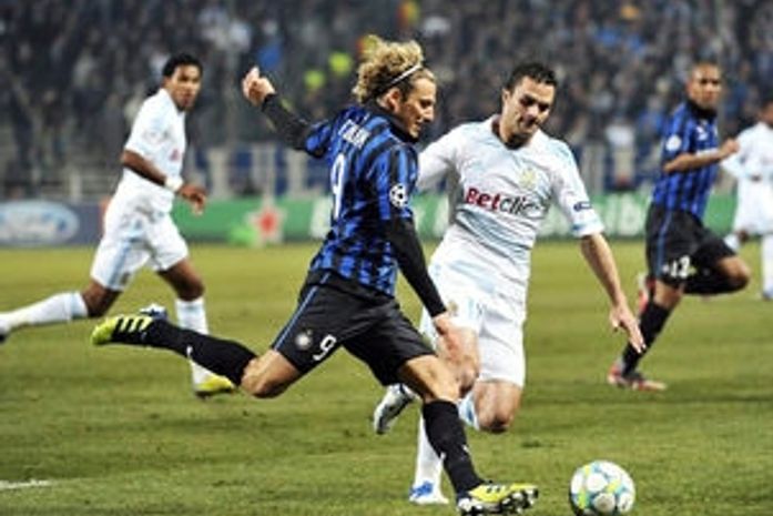 Corinthians tenta Forlán, mas preço causa desistência