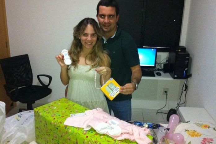 Thaiane e Allan recebem mimos para Valentina