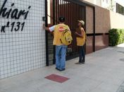 Agentes visitam residências