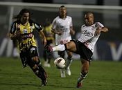 Em ritmo de treino, Corinthians faz 6 no Táchira e confirma ponta