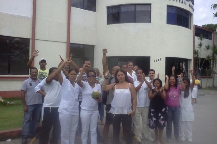 Funcionários do Hospital Sanatório protestam por salários atrasados