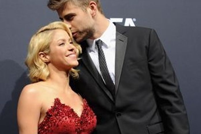 Diretor do Real xinga Shakira e jogador de Barcelona: "escória"