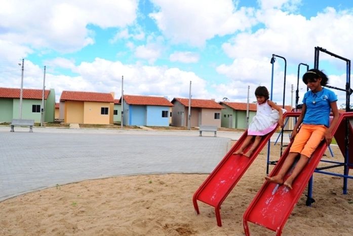 Governador entrega 451 casas em Palmeira dos Índios