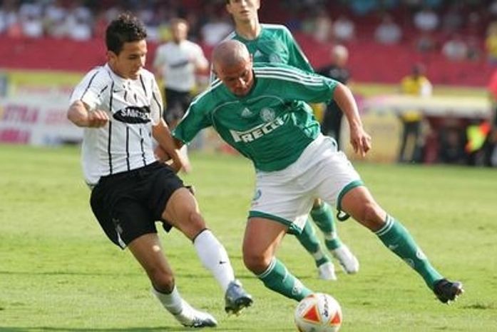 A pedido da Globo, CBF troca jogos do Corinthians por Palmeiras e Santos na TV