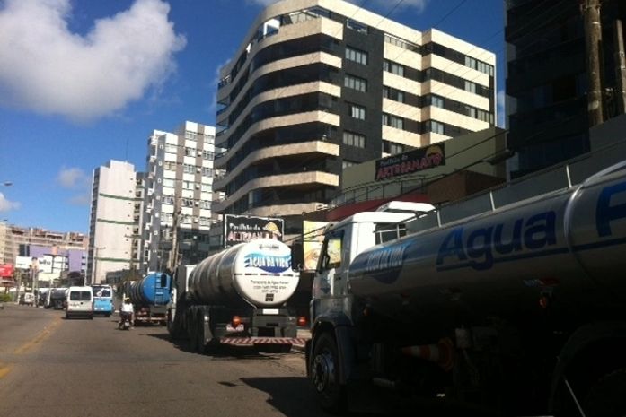 Transportadores de Água Potável fazem protesto contra a Casal
