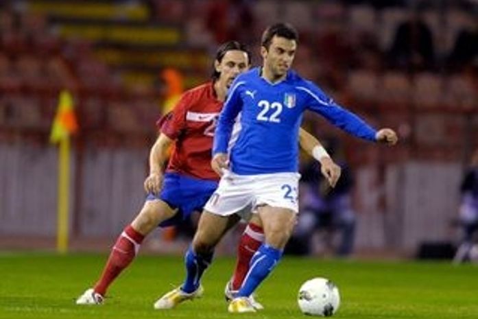 Rossi é operado nos EUA e ficará mais 6 meses longe dos gramados