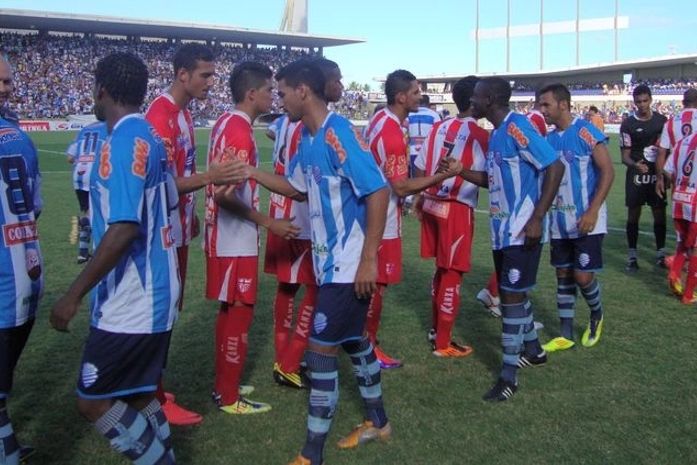 Confira a galeria de fotos do "Clássico das Multidões" entre CSA e CRB