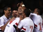 São Paulo goleia Bragantino e está na semifinal