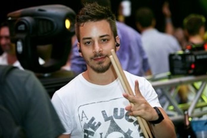 Junior Lima passa susto em voo e relata no Twitter: 'Estamos todos bem'