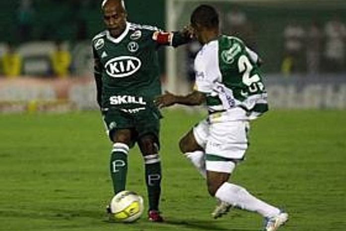 Guarani bate Palmeiras, vai à semifinal e fará Dérbi local