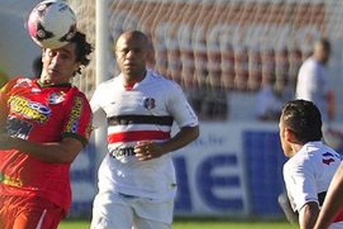 Com gol de alagoano,Santa Cruz é derrotado pelo Salgueiro por 2 a 1