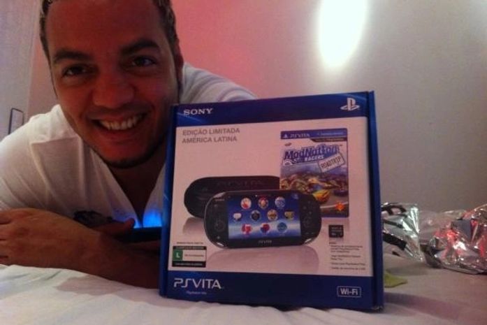 Gracyanne dá 'brinquedo' de aniversário para o marido 'tudão' Belo