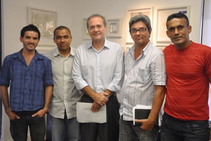 Renan (ao centro) recebeu dirigentes do sindicato dos agentes de Saúde